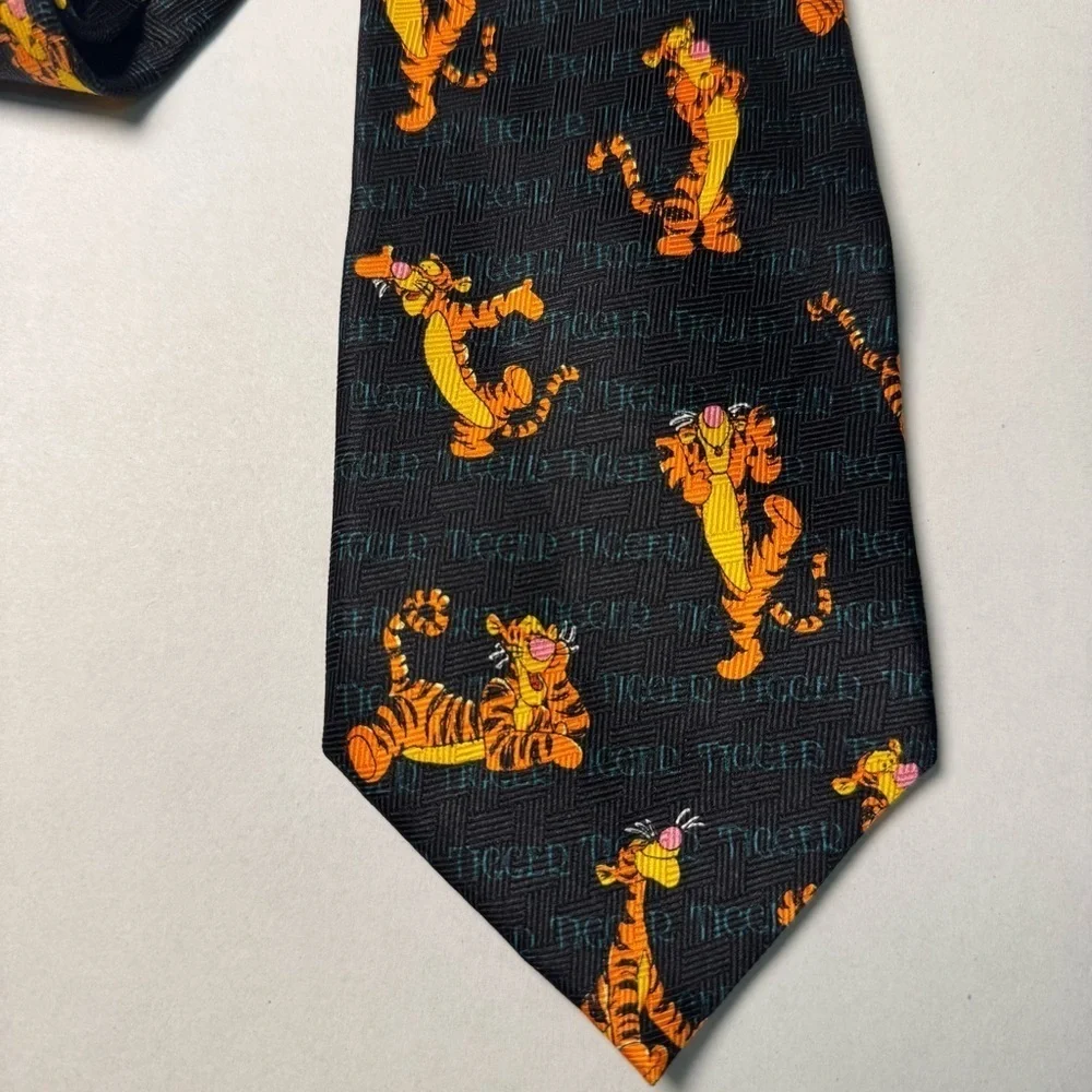 Tigger Characters Winnie Men’s Tie Black Authentic Pooh Disney 100% Silk